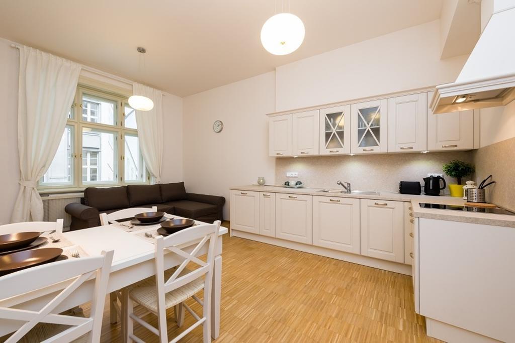 Modern Apartment Charvátova Praga Exterior foto
