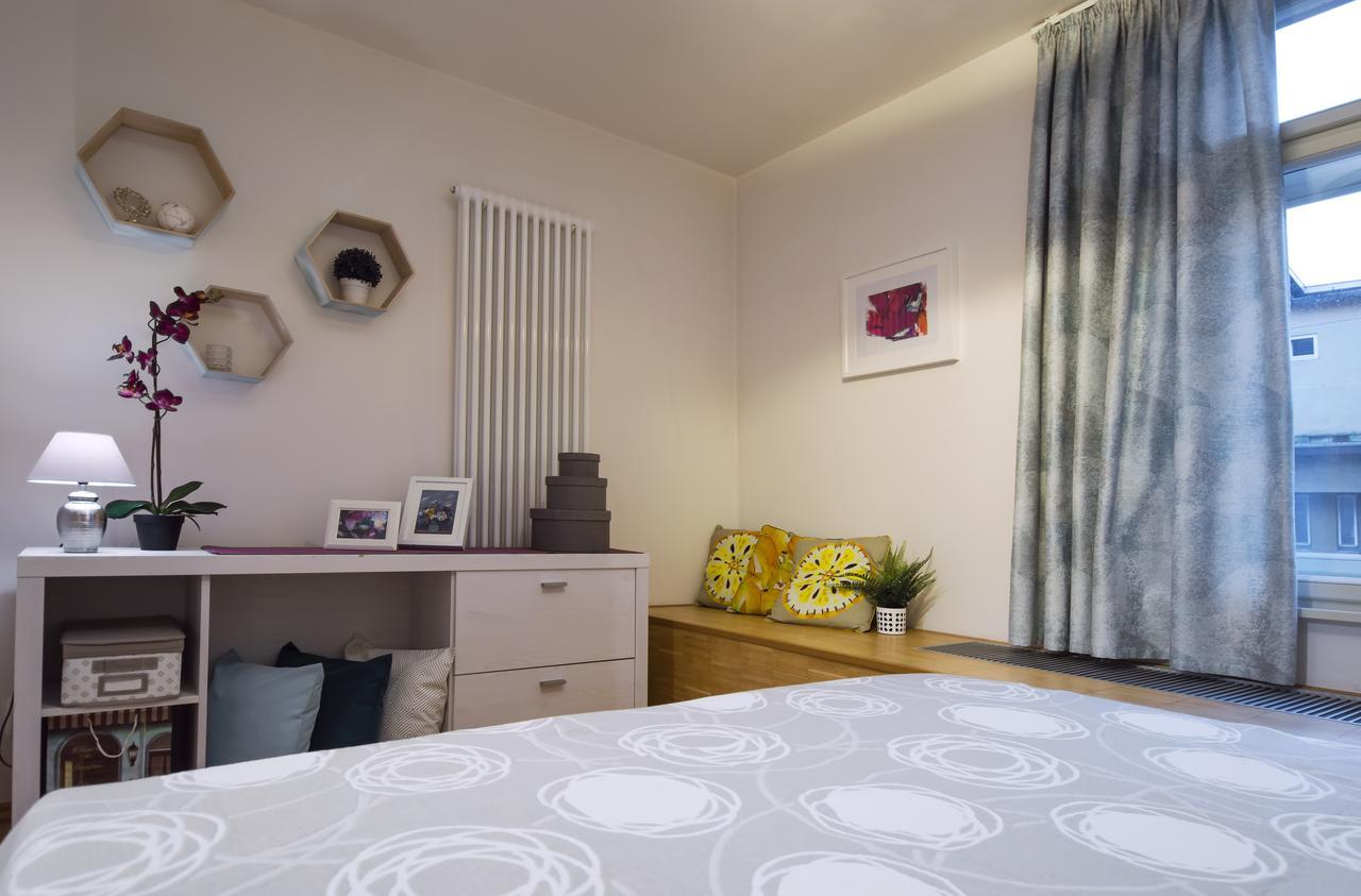 Modern Apartment Charvátova Praga Exterior foto
