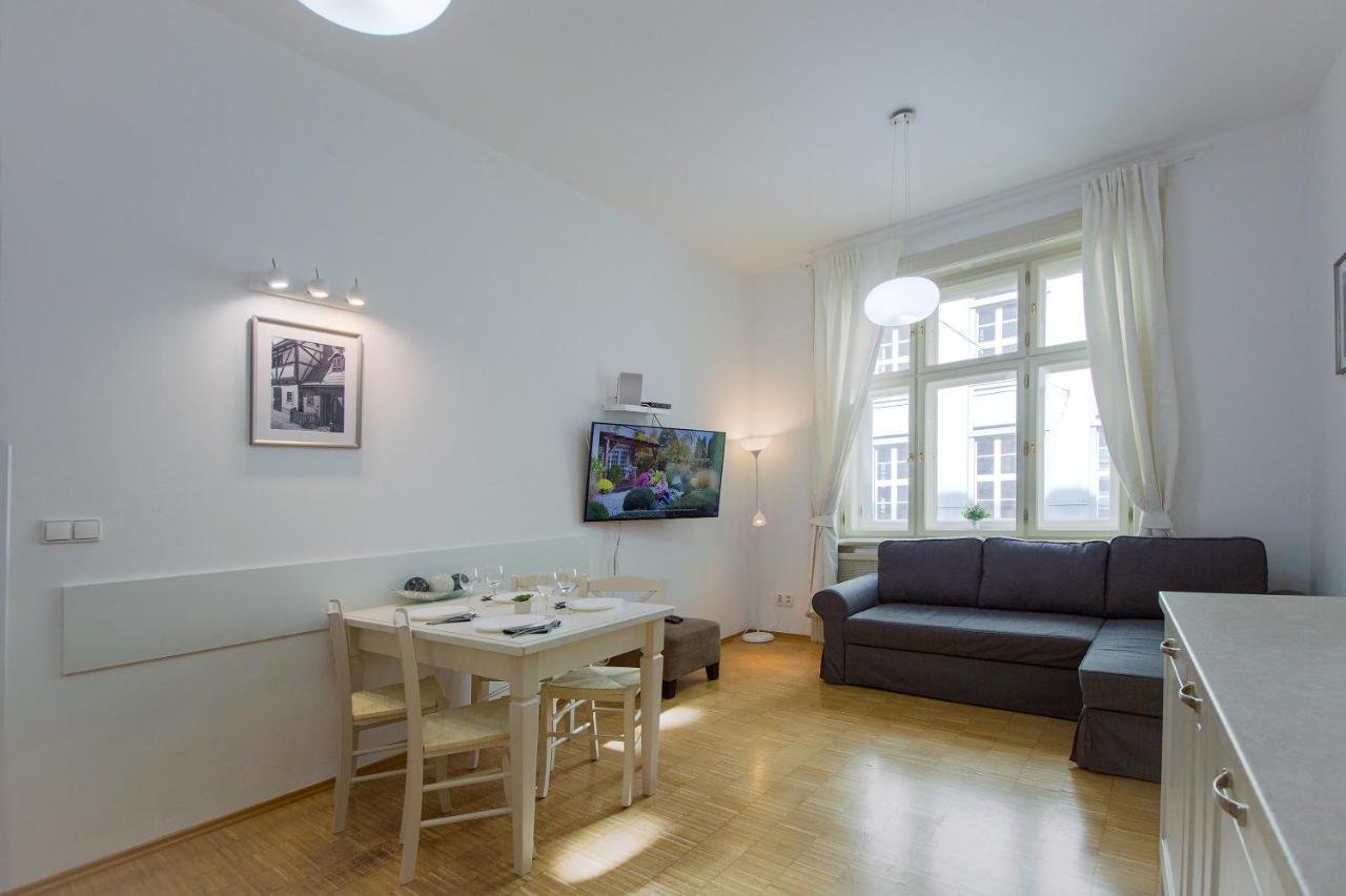 Modern Apartment Charvátova Praga Exterior foto