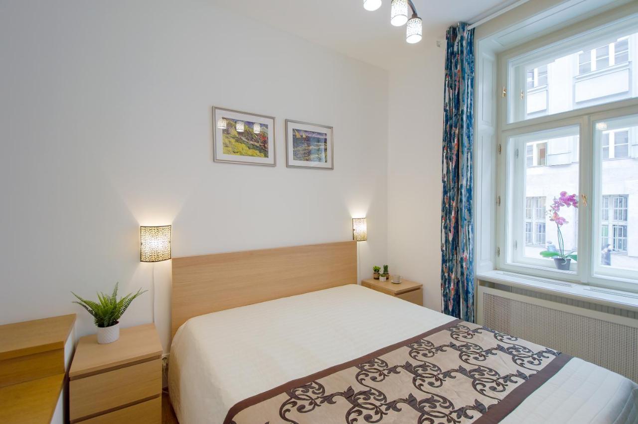 Modern Apartment Charvátova Praga Exterior foto